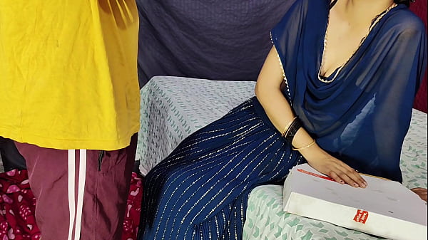 Payment for Pizza through body &ndash_ When Bhabhi gave all her food to Zomato Boy!