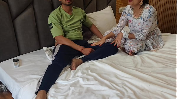 Cute Teen Girl strips in anal