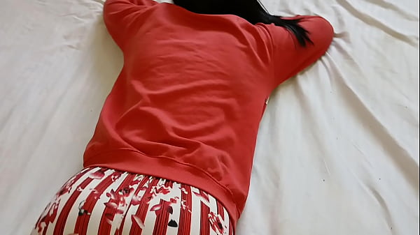 Attractive Teen Girl enjoys herself in amateur