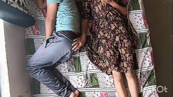 Desi bhabhi Shivani seduces sleeping devar and rides him in Amazon pose.