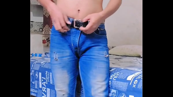 Tranny stripping dancing and masturbating